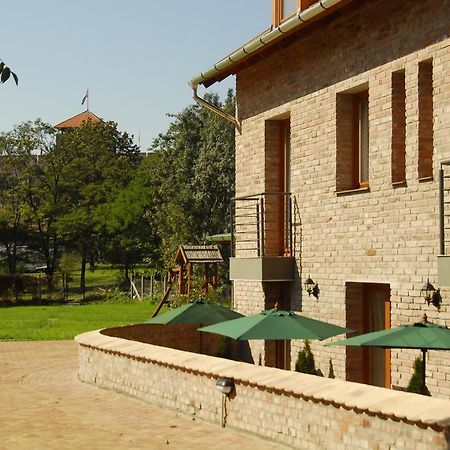 Vararok Apartman Гюла Екстериор снимка
