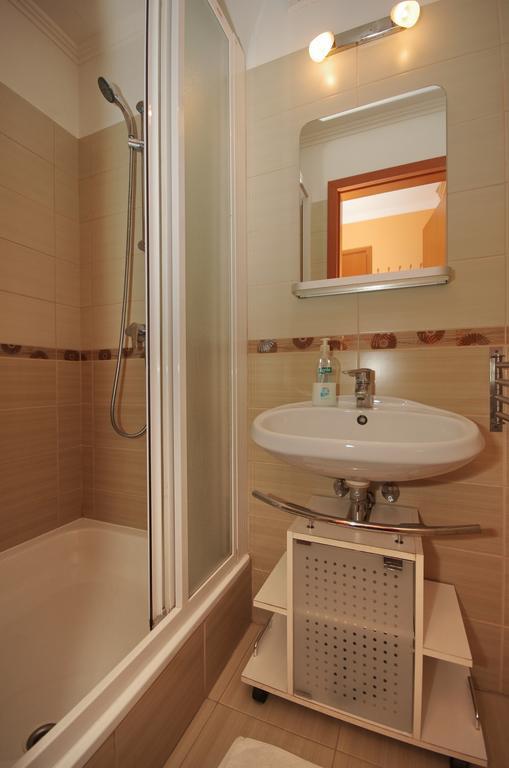 Vararok Apartman Гюла Екстериор снимка