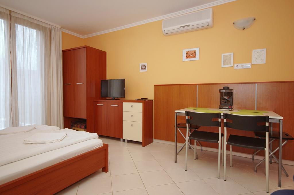 Vararok Apartman Гюла Екстериор снимка