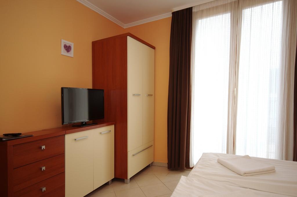 Vararok Apartman Гюла Екстериор снимка