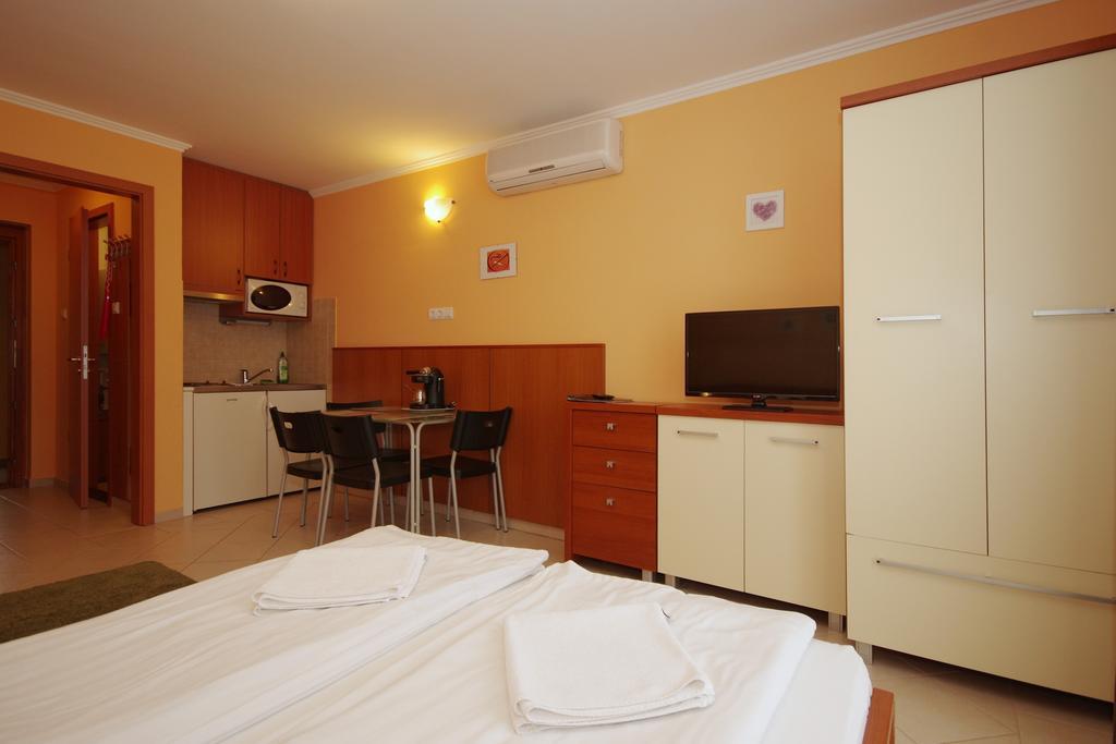 Vararok Apartman Гюла Екстериор снимка