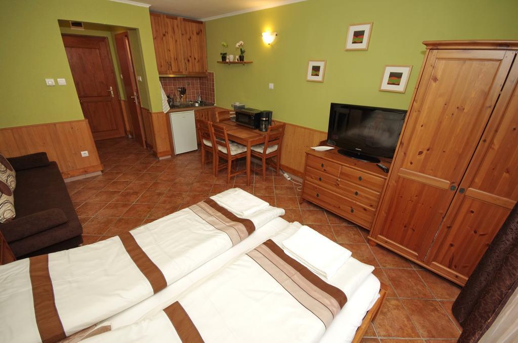 Vararok Apartman Гюла Екстериор снимка