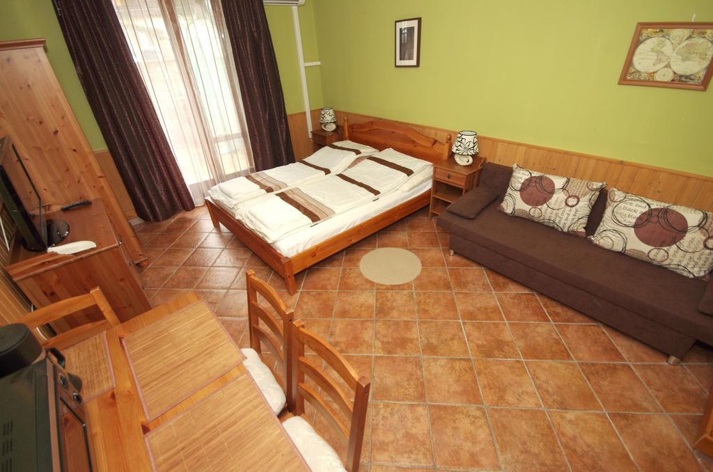 Vararok Apartman Гюла Екстериор снимка