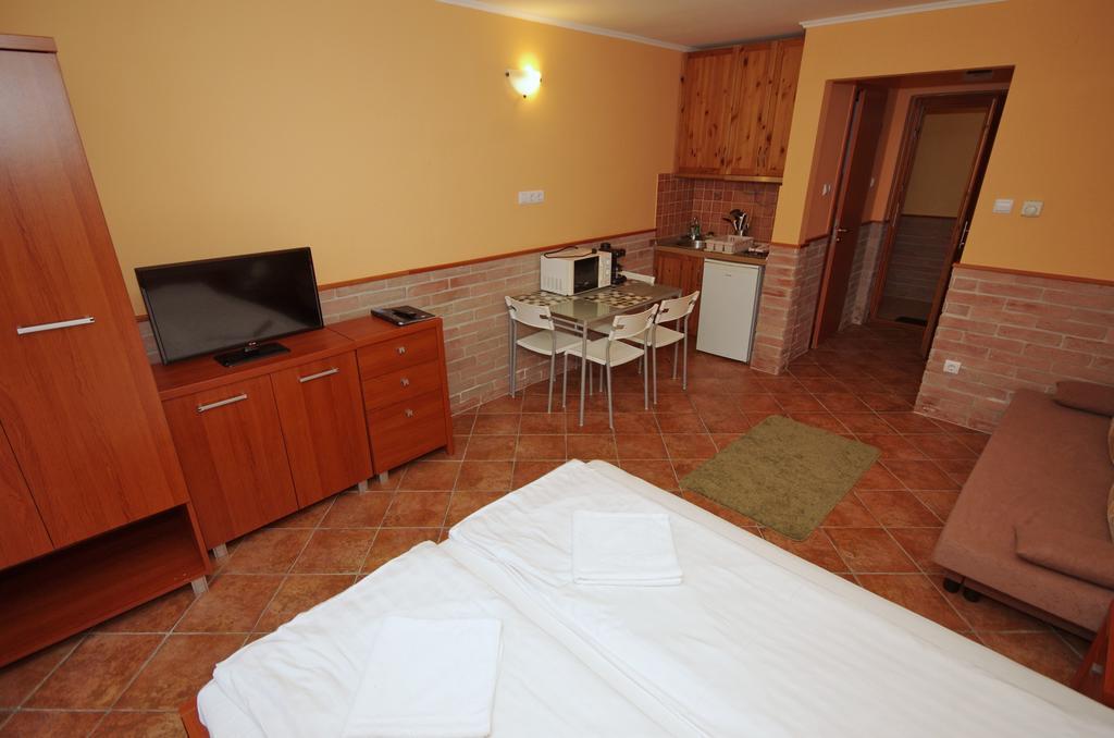 Vararok Apartman Гюла Екстериор снимка