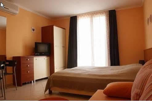 Vararok Apartman Гюла Екстериор снимка